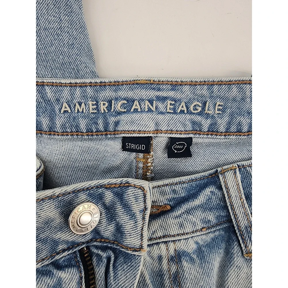 American Eagle Strigid Mom Jeans Light Wash Denim Size 10